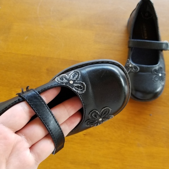 Flat shoes by Sonoma. Size 10 - Picture 2 of 5